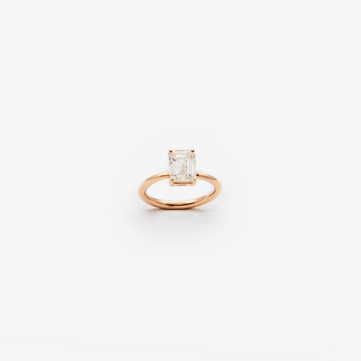 ANELLO SOLITARIO CON DIAMANTE TAGLIO SMERALDO
