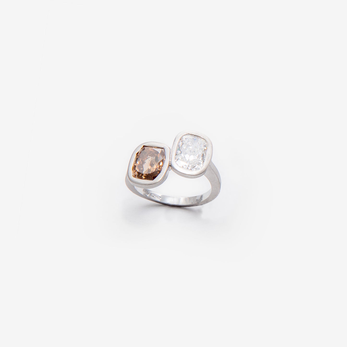 ANELLO BILOGY IN ORO BIANCO SABBIATO