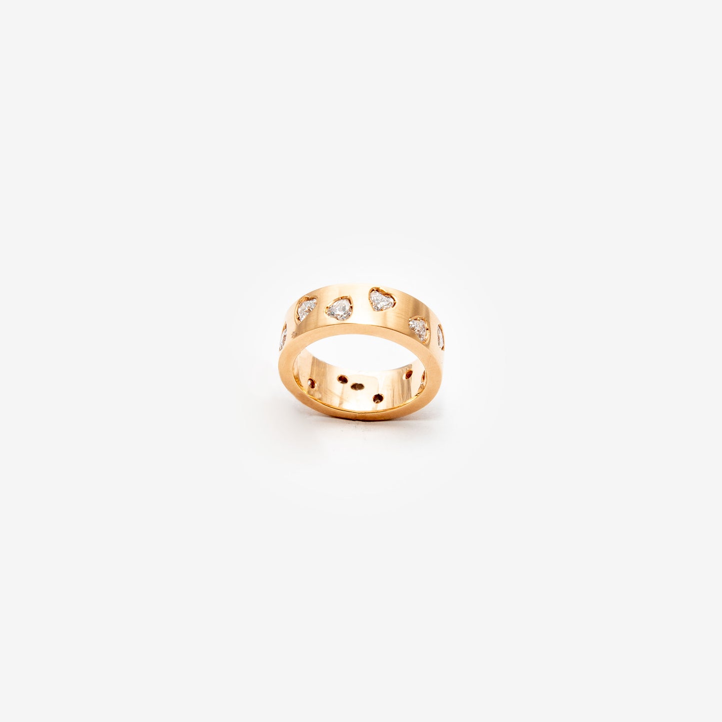 ANELLO A FASCIA CON DIAMANTI TAGLIO A CUORE