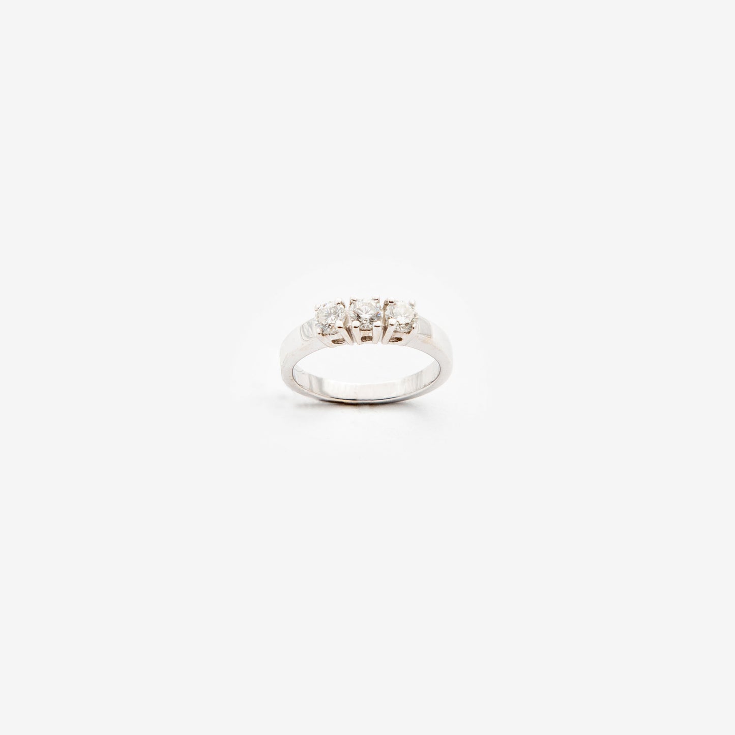 ANELLO TRILOGY DI DIAMANTI