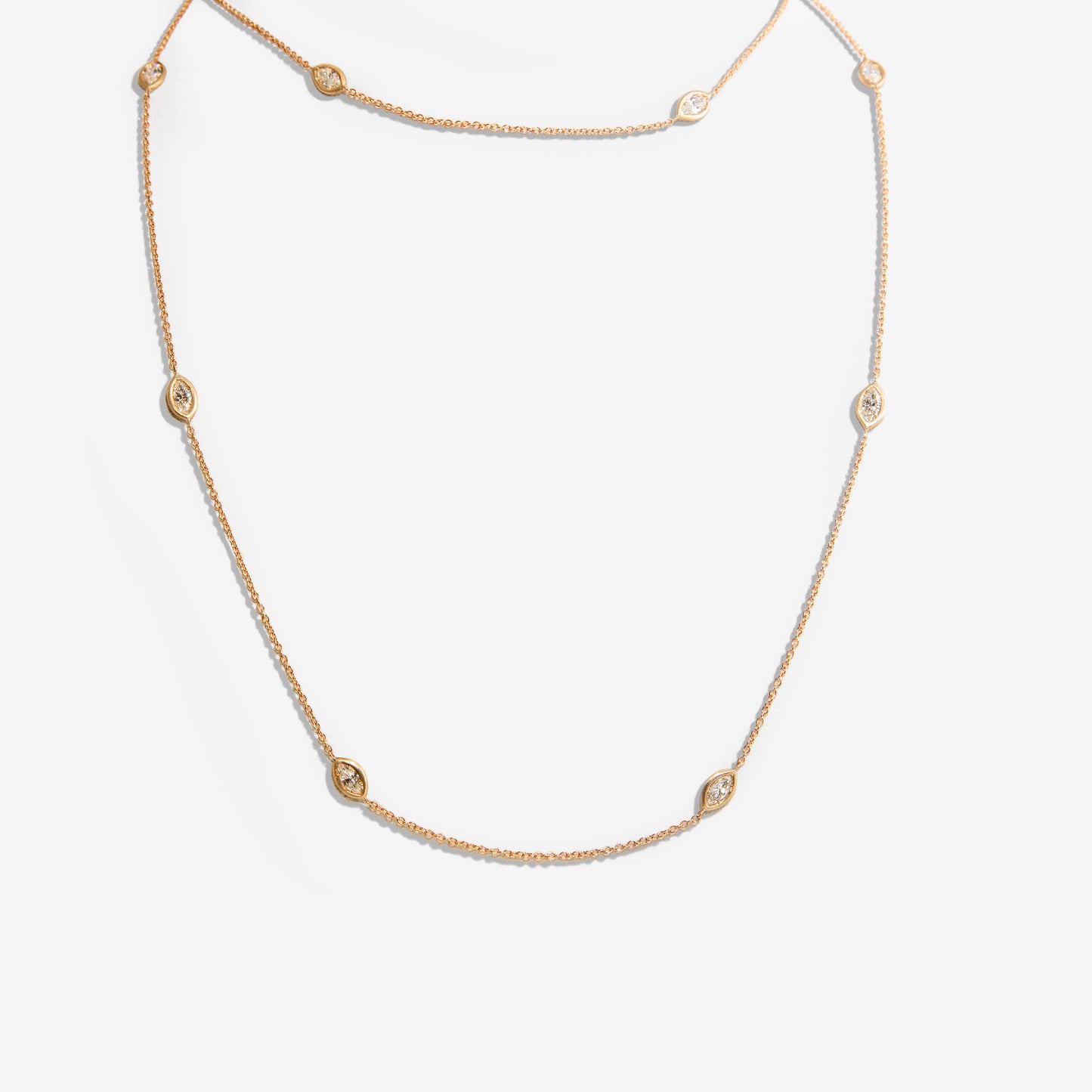 Collana in oro rosa con diamanti taglio navette