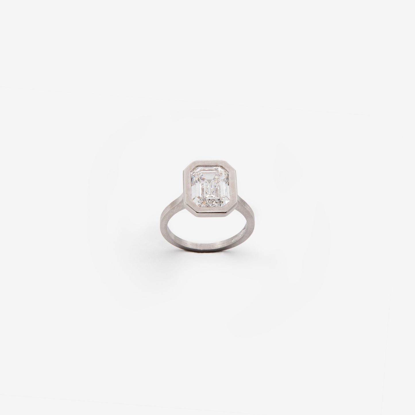 ANELLO CON DIAMANTE TAGLIO SMERALDO