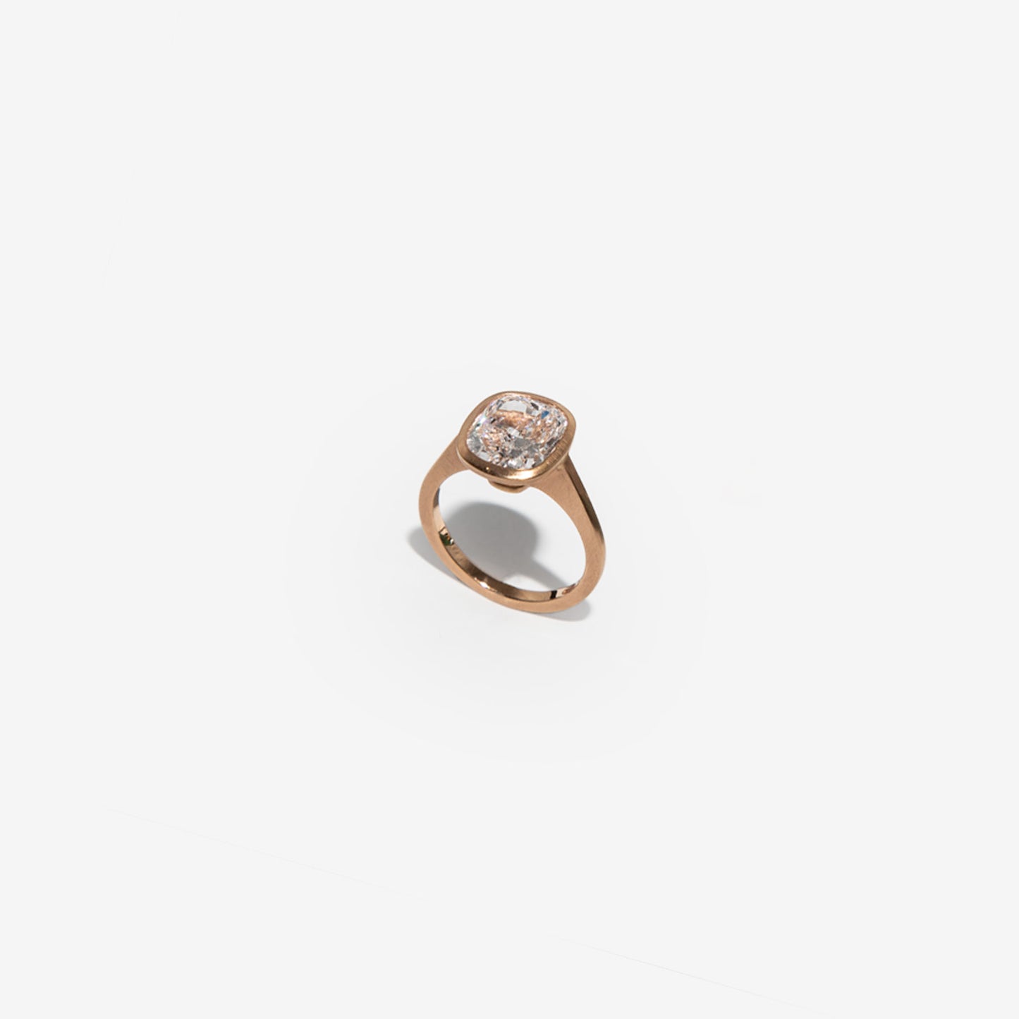 ANELLO CON DIAMANTE TAGLIO CUSCINO