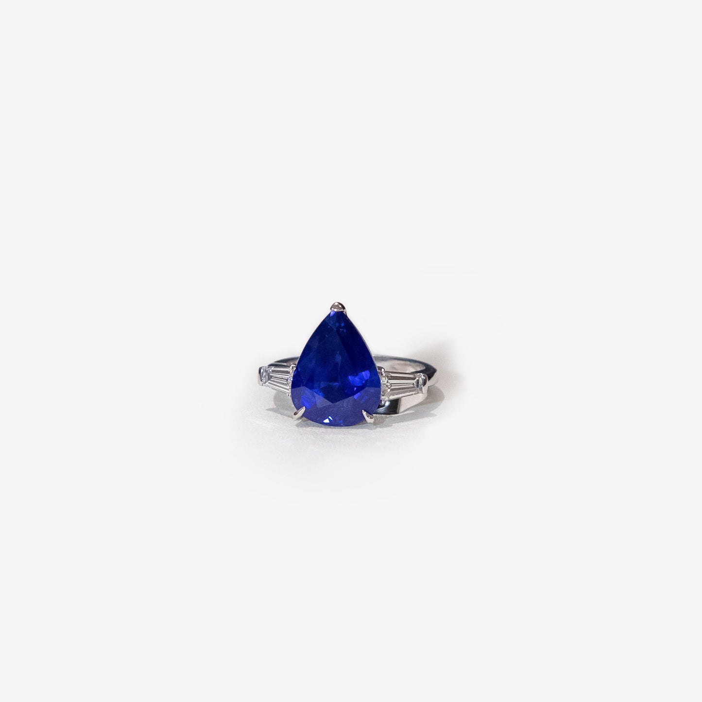 ANELLO CON ZAFFIRO TAGLIO GOCCIA