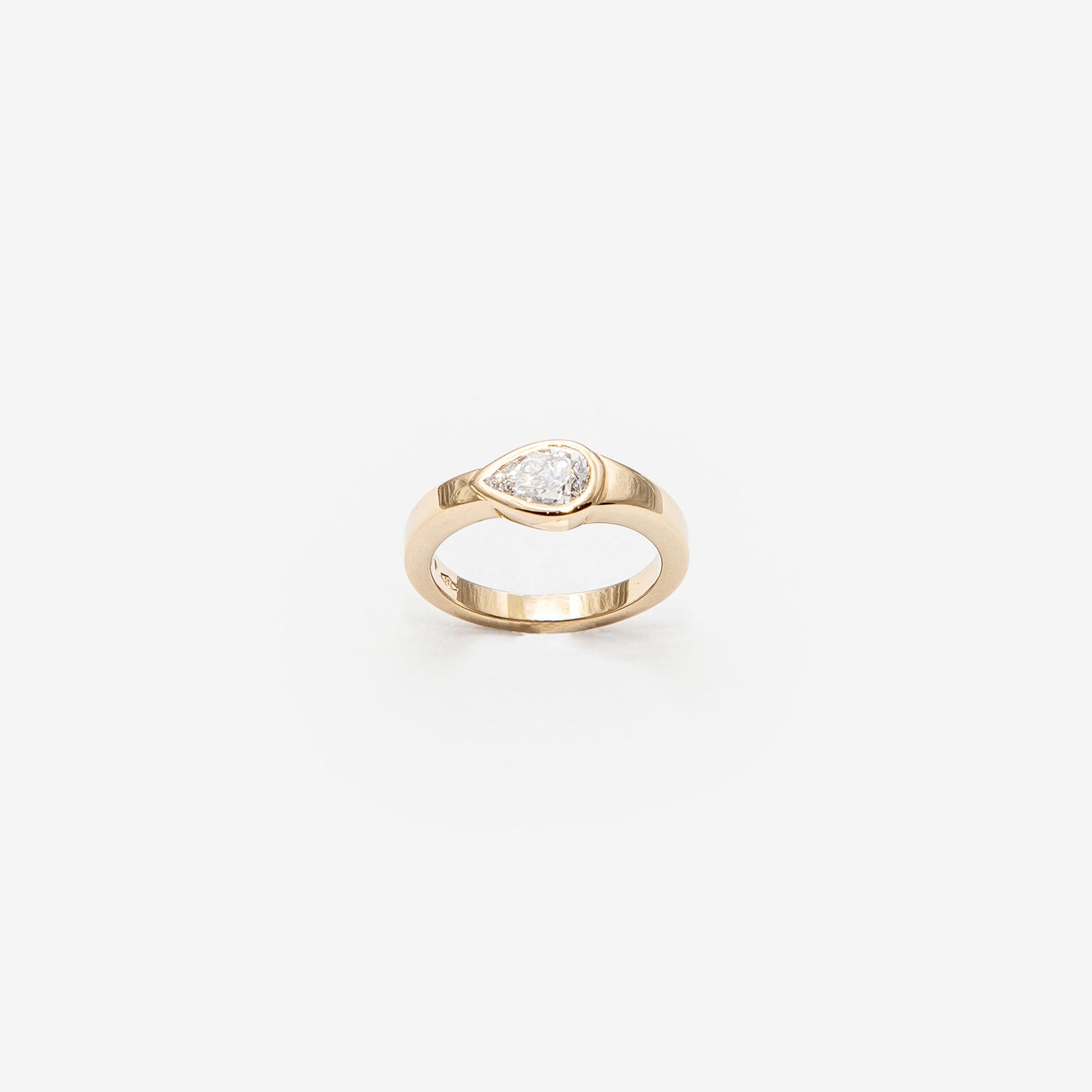 ANELLO CON DIAMANTE A GOCCIA