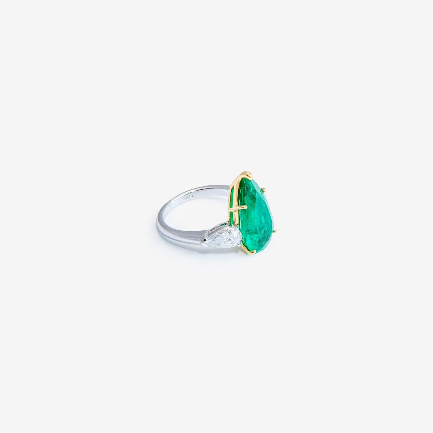 ANELLO CON SMERALDO A GOCCIA