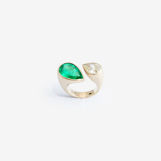 ANELLO CONTRARIE SMERALDO E DIAMANTE