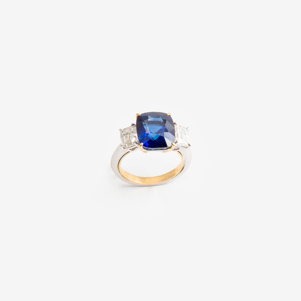ANELLO TRILOGY CON ZAFFIRO E DIAMANTI TAGLIO SMERALDO