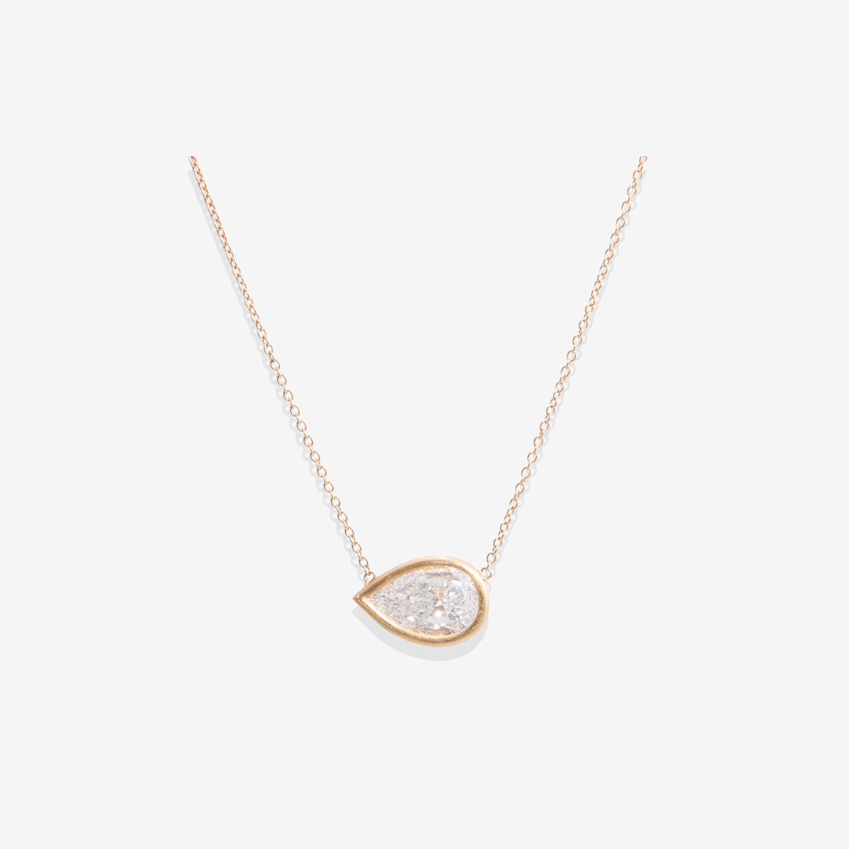 GIROCOLLO CON DIAMANTE A GOCCIA EST-OVEST