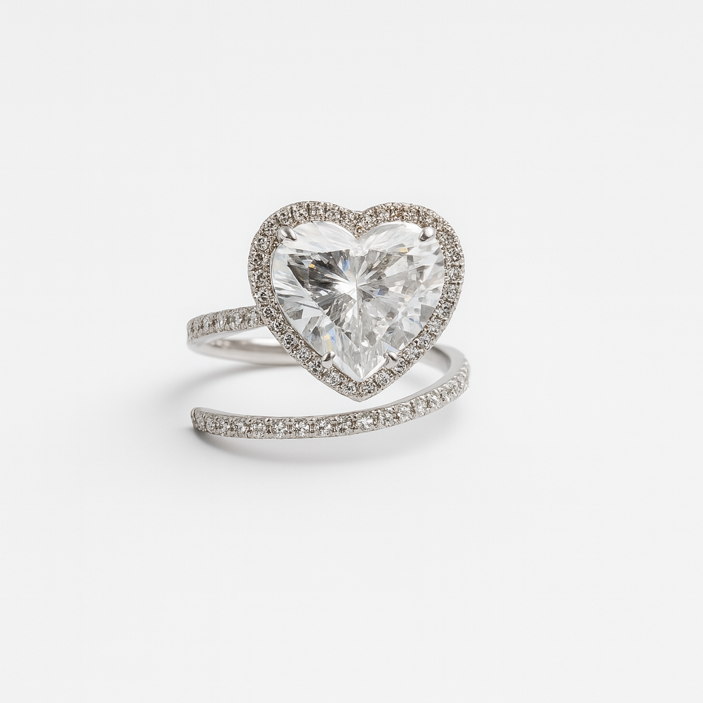 Anello con diamante taglio a cuore